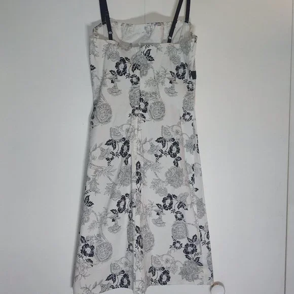 Dress - Picture 3 of 9